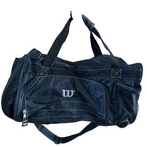 Spacious duffel bag with lots of compartments